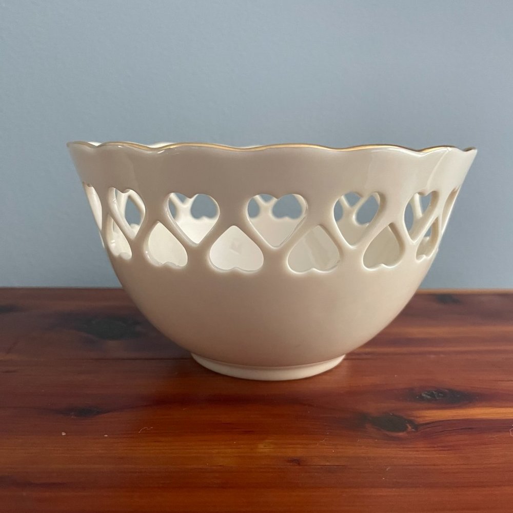 Lenox 5.5" Round Bowl Heart Cut Out Rose Bowl Embossed 24K Gold Trim USA